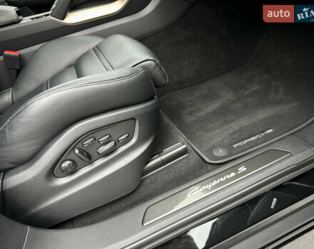 Черный Порше Каен, объемом двигателя 4 л и пробегом 18 тыс. км за 175000 $, фото 64 на Automoto.ua