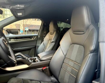 Чорний Порше Cayenne, об'ємом двигуна 4 л та пробігом 5 тис. км за 210000 $, фото 6 на Automoto.ua