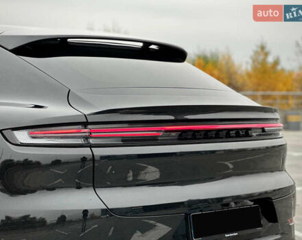 Черный Порше Каен, объемом двигателя 4 л и пробегом 18 тыс. км за 175000 $, фото 21 на Automoto.ua