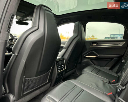 Черный Порше Каен, объемом двигателя 4 л и пробегом 18 тыс. км за 175000 $, фото 60 на Automoto.ua