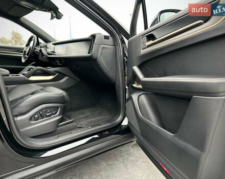 Черный Порше Каен, объемом двигателя 4 л и пробегом 18 тыс. км за 175000 $, фото 59 на Automoto.ua