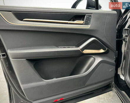 Черный Порше Каен, объемом двигателя 4 л и пробегом 18 тыс. км за 175000 $, фото 43 на Automoto.ua