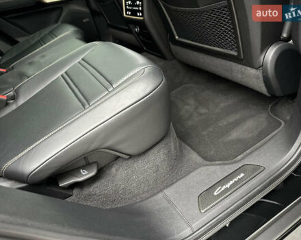 Черный Порше Каен, объемом двигателя 4 л и пробегом 18 тыс. км за 175000 $, фото 71 на Automoto.ua