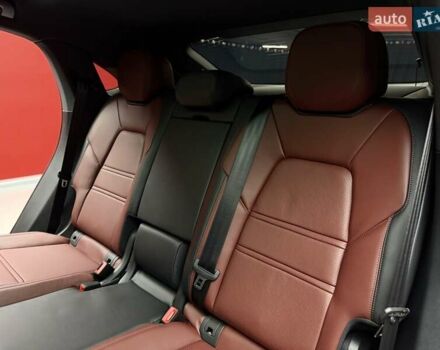 Чорний Порше Cayenne, об'ємом двигуна 3 л та пробігом 2 тис. км за 152700 $, фото 42 на Automoto.ua