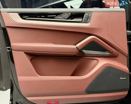 Чорний Порше Cayenne, об'ємом двигуна 3 л та пробігом 2 тис. км за 152700 $, фото 24 на Automoto.ua