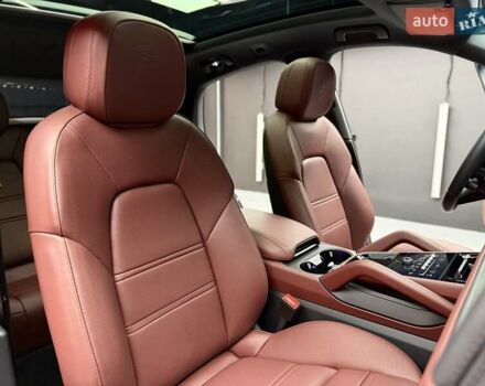 Чорний Порше Cayenne, об'ємом двигуна 3 л та пробігом 2 тис. км за 152700 $, фото 56 на Automoto.ua