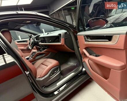 Чорний Порше Cayenne, об'ємом двигуна 3 л та пробігом 2 тис. км за 152700 $, фото 52 на Automoto.ua