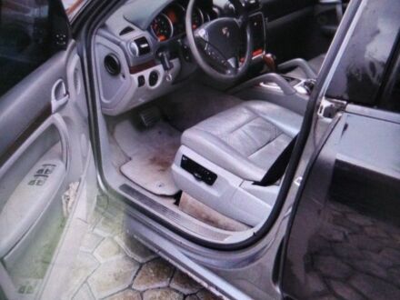 Черный Порше Каен, объемом двигателя 5 л и пробегом 220 тыс. км за 3385 $, фото 1 на Automoto.ua