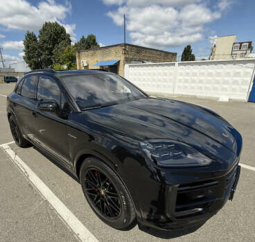 Чорний Порше Cayenne, об'ємом двигуна 4 л та пробігом 7 тис. км за 248232 $, фото 1 на Automoto.ua