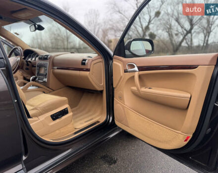 Коричневый Порше Каен, объемом двигателя 4.8 л и пробегом 205 тыс. км за 14144 $, фото 65 на Automoto.ua