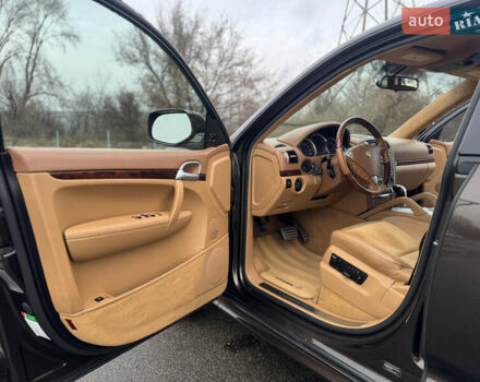 Коричневый Порше Каен, объемом двигателя 4.8 л и пробегом 205 тыс. км за 14144 $, фото 25 на Automoto.ua