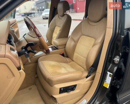 Коричневый Порше Каен, объемом двигателя 4.8 л и пробегом 205 тыс. км за 14144 $, фото 31 на Automoto.ua