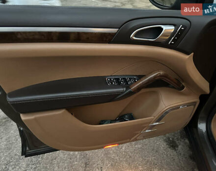 Коричневый Порше Каен, объемом двигателя 3 л и пробегом 313 тыс. км за 15999 $, фото 22 на Automoto.ua