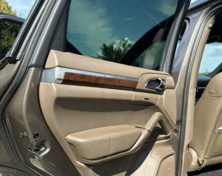 Коричневый Порше Каен, объемом двигателя 4.8 л и пробегом 169 тыс. км за 17900 $, фото 12 на Automoto.ua