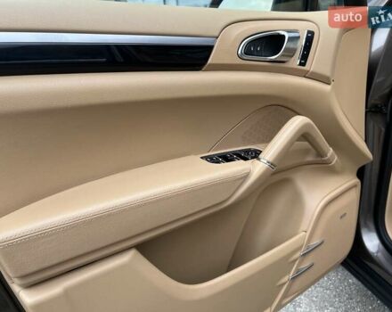 Коричневий Порше Cayenne, об'ємом двигуна 3 л та пробігом 126 тис. км за 17000 $, фото 30 на Automoto.ua