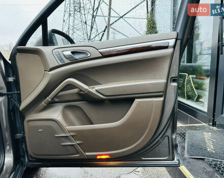 Коричневый Порше Каен, объемом двигателя 4.81 л и пробегом 136 тыс. км за 20800 $, фото 28 на Automoto.ua