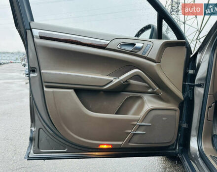 Коричневый Порше Каен, объемом двигателя 4.81 л и пробегом 136 тыс. км за 20800 $, фото 16 на Automoto.ua