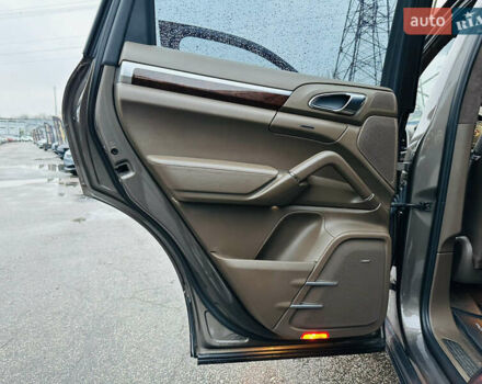 Коричневый Порше Каен, объемом двигателя 4.81 л и пробегом 136 тыс. км за 20800 $, фото 19 на Automoto.ua