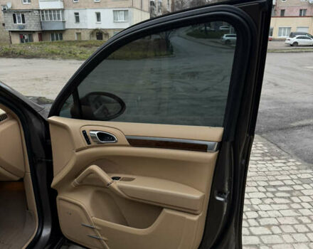 Коричневый Порше Каен, объемом двигателя 3 л и пробегом 178 тыс. км за 21000 $, фото 44 на Automoto.ua