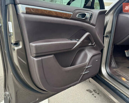 Коричневый Порше Каен, объемом двигателя 4.13 л и пробегом 162 тыс. км за 26000 $, фото 4 на Automoto.ua