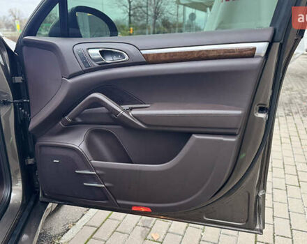 Коричневый Порше Каен, объемом двигателя 4.13 л и пробегом 162 тыс. км за 26000 $, фото 14 на Automoto.ua