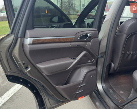 Коричневый Порше Каен, объемом двигателя 4.13 л и пробегом 162 тыс. км за 26000 $, фото 7 на Automoto.ua