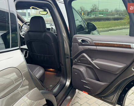 Коричневый Порше Каен, объемом двигателя 4.13 л и пробегом 162 тыс. км за 26000 $, фото 12 на Automoto.ua