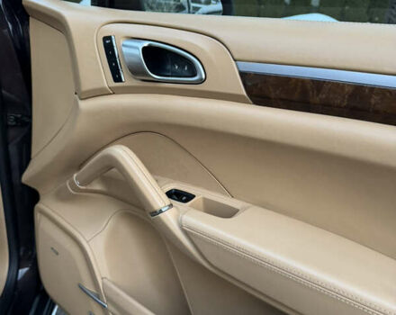 Коричневий Порше Cayenne, об'ємом двигуна 4.81 л та пробігом 170 тис. км за 21000 $, фото 17 на Automoto.ua