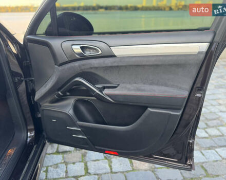 Коричневый Порше Каен, объемом двигателя 4.8 л и пробегом 140 тыс. км за 18500 $, фото 59 на Automoto.ua