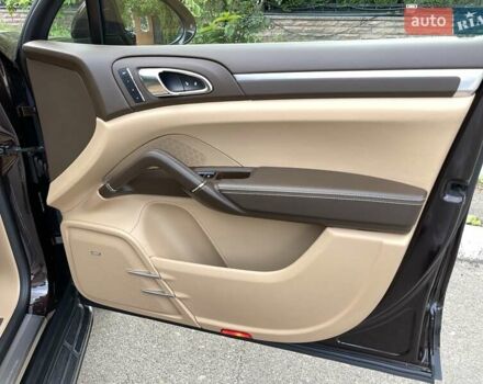 Коричневий Порше Cayenne, об'ємом двигуна 4.13 л та пробігом 58 тис. км за 59999 $, фото 36 на Automoto.ua