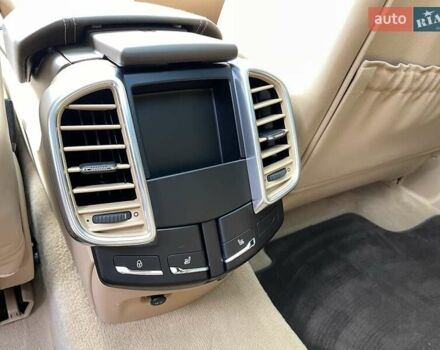 Коричневий Порше Cayenne, об'ємом двигуна 4.13 л та пробігом 58 тис. км за 59999 $, фото 25 на Automoto.ua