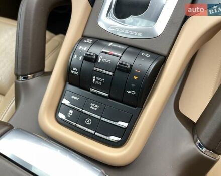 Коричневий Порше Cayenne, об'ємом двигуна 4.13 л та пробігом 58 тис. км за 59999 $, фото 34 на Automoto.ua