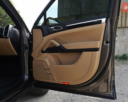 Порше Каен 2015 в Днепре (Днепропетровске) на Automoto.ua Коричневый Порше Каен, объемом двигателя 3.6 л и пробегом 112 тыс. км за 32000 $, фото 18 на Automoto.ua