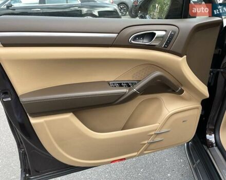 Коричневий Порше Cayenne, об'ємом двигуна 4.13 л та пробігом 58 тис. км за 59999 $, фото 16 на Automoto.ua