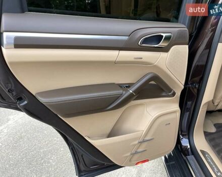 Коричневий Порше Cayenne, об'ємом двигуна 4.13 л та пробігом 58 тис. км за 59999 $, фото 24 на Automoto.ua