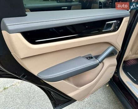 Коричневый Порше Каен, объемом двигателя 3 л и пробегом 43 тыс. км за 92950 $, фото 2 на Automoto.ua