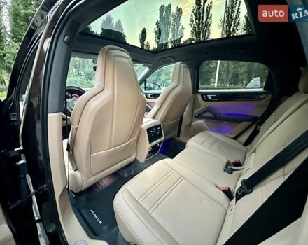 Коричневый Порше Каен, объемом двигателя 3 л и пробегом 43 тыс. км за 92950 $, фото 6 на Automoto.ua