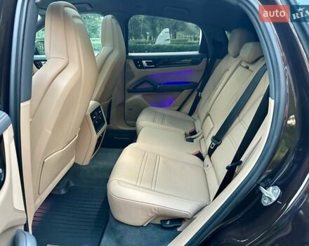 Коричневый Порше Каен, объемом двигателя 3 л и пробегом 43 тыс. км за 92950 $, фото 3 на Automoto.ua