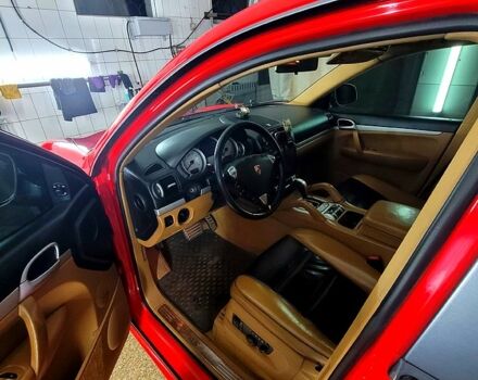 Красный Порше Каен, объемом двигателя 4.5 л и пробегом 174 тыс. км за 8400 $, фото 6 на Automoto.ua
