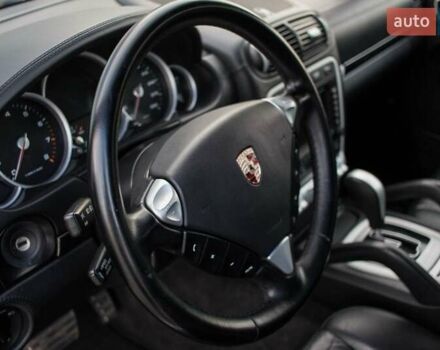 Червоний Порше Cayenne, об'ємом двигуна 4.81 л та пробігом 184 тис. км за 9000 $, фото 4 на Automoto.ua