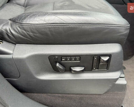 Червоний Порше Cayenne, об'ємом двигуна 4.81 л та пробігом 126 тис. км за 12222 $, фото 27 на Automoto.ua