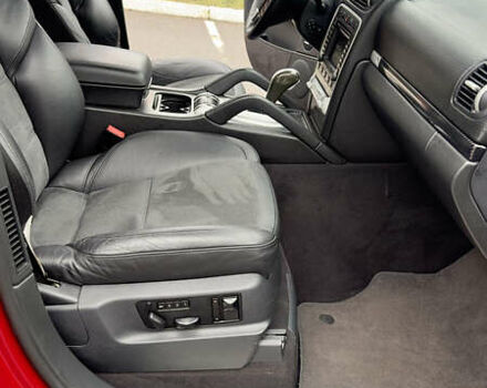 Червоний Порше Cayenne, об'ємом двигуна 4.81 л та пробігом 126 тис. км за 12222 $, фото 25 на Automoto.ua