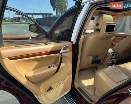 Красный Порше Каен, объемом двигателя 4.81 л и пробегом 117 тыс. км за 13500 $, фото 25 на Automoto.ua