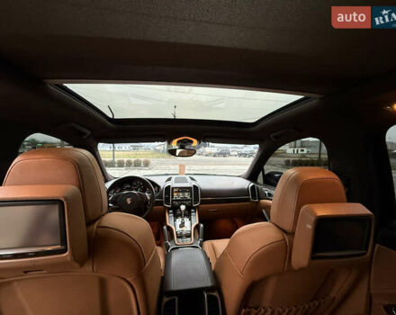 Красный Порше Каен, объемом двигателя 3 л и пробегом 278 тыс. км за 23500 $, фото 7 на Automoto.ua