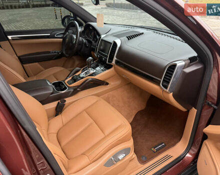 Красный Порше Каен, объемом двигателя 3 л и пробегом 278 тыс. км за 23500 $, фото 10 на Automoto.ua