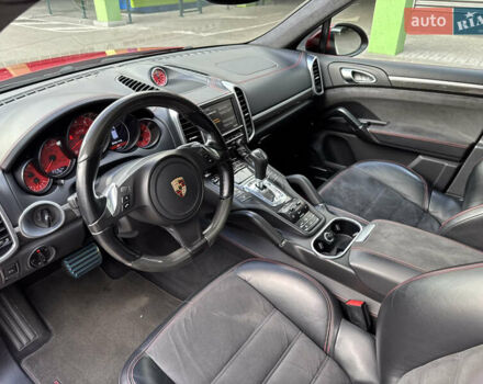 Красный Порше Каен, объемом двигателя 4.8 л и пробегом 123 тыс. км за 23900 $, фото 46 на Automoto.ua
