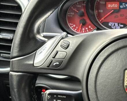 Красный Порше Каен, объемом двигателя 4.8 л и пробегом 123 тыс. км за 27000 $, фото 41 на Automoto.ua