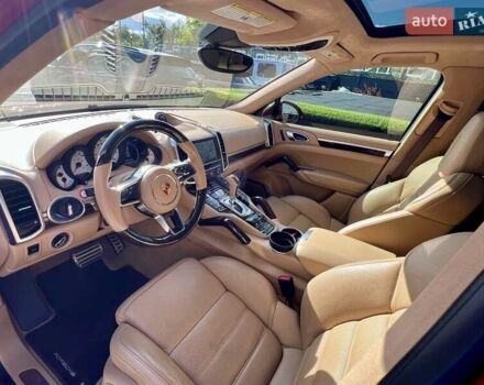Порше Каен 2015 в Киеве на Automoto.ua Красный Порше Каен, объемом двигателя 4.81 л и пробегом 99 тыс. км за 31900 $, фото 27 на Automoto.ua