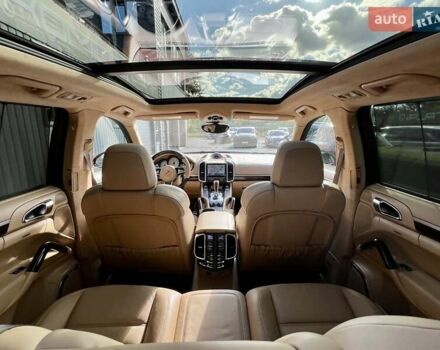 Порше Каен 2015 в Киеве на Automoto.ua Красный Порше Каен, объемом двигателя 4.81 л и пробегом 99 тыс. км за 31900 $, фото 42 на Automoto.ua