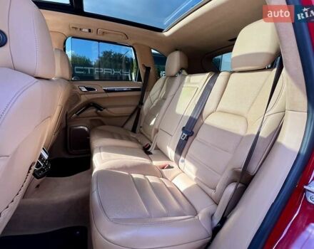 Порше Каен 2015 в Киеве на Automoto.ua Красный Порше Каен, объемом двигателя 4.81 л и пробегом 99 тыс. км за 31900 $, фото 35 на Automoto.ua
